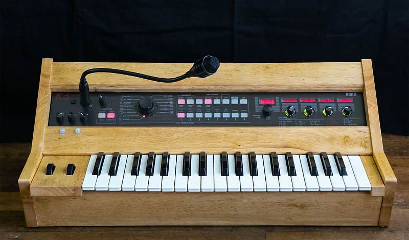 Unique Korg R3 synthesizer in a custom wooden high quality case