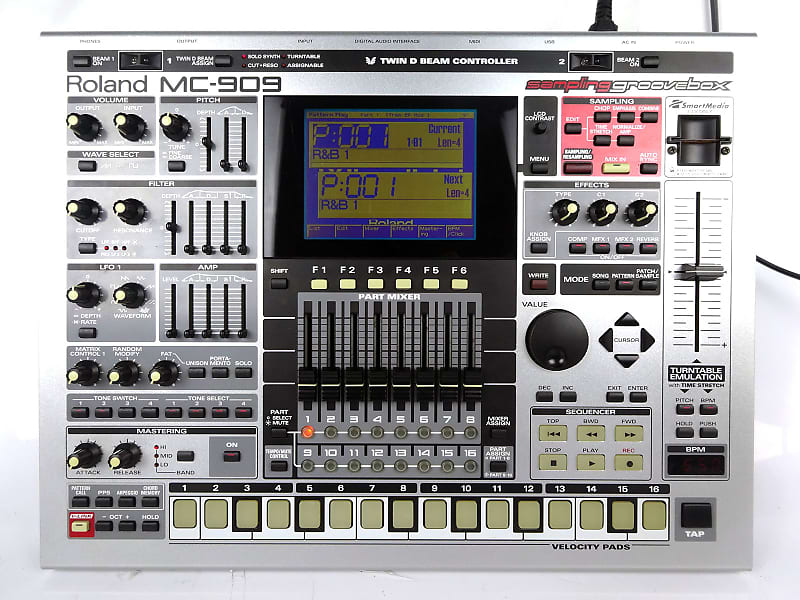 Roland MC-909 Groovebox サンプラー ケース付き Roland MC-909 Groovebox サンプラー ケース付き Roland MC-909