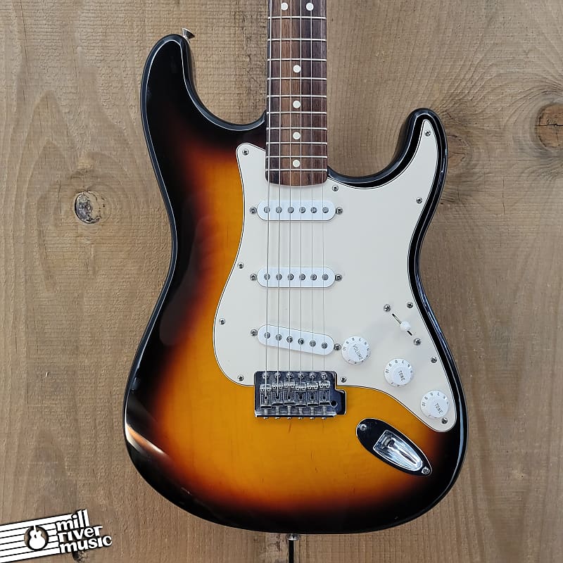 Fender Standard Stratocaster 2005 Sunburst w/ Bag Used