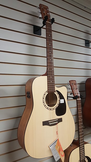 Simon and patrick woodland cw spruce a3t clearance guitar