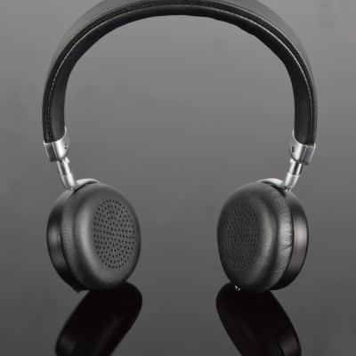 Metallic Bluetooth Headphones image 3