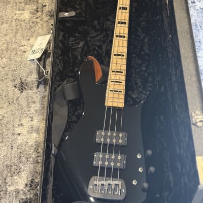 G&L CLF Research L-2000 Bass Guitar - Jet Black with Maple G&L CLF Research L-2000 Bass Guitar - Jet Black with Maple