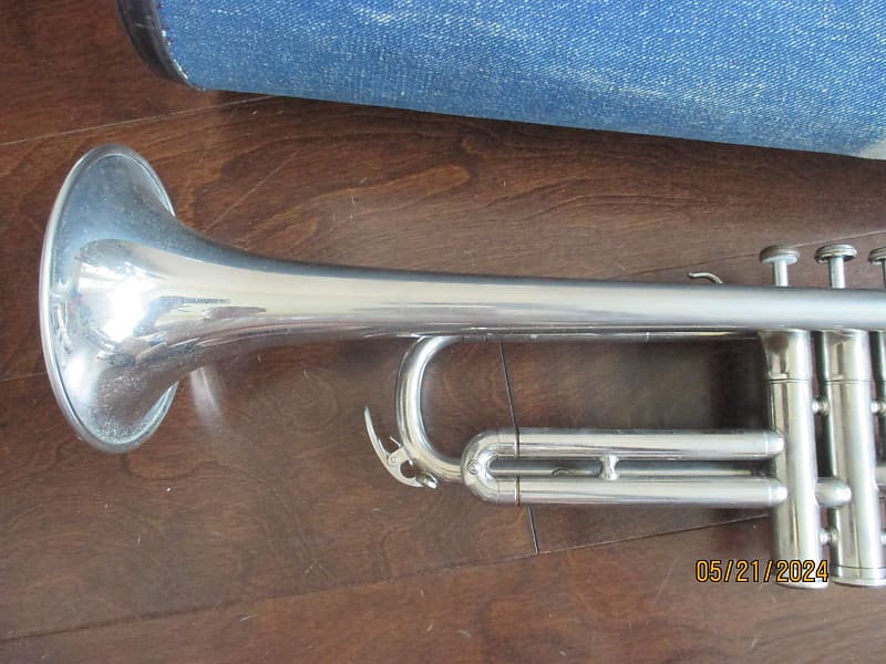 Yamaha YTR-135 Silver trumpet with case and mouthpiece. | Reverb Yamaha YTR-135 Silver trumpet with case and mouthpiece. | Reverb