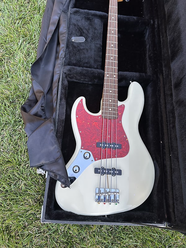 ベース Fender Japan Jazz Bass JB62 Reissue 1962 Fender Made in Japan JB62-US '62 Jazz Bass Reissue 3-Tone Sunburst