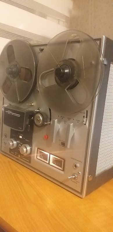 Akai 1710 Tube Reel-to-Reel 4 Track Tape Recorder Stereophonic