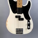 Fender  Mike Dirnt Road Worn® Precision Bass®  White Blonde