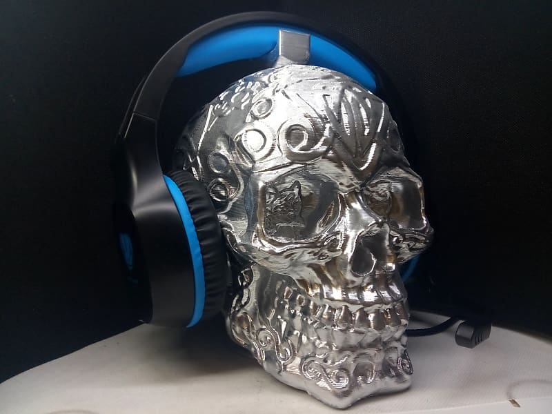 Headphone holder online skull