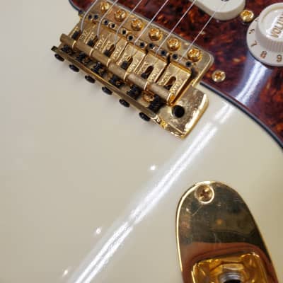 Fender FSR (Fender Special Run) Deluxe Vintage Players Strat 62 re-issue built in 2005 gold hardware image 16