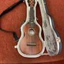 Gretsch g9110 concert ukulele with hard case