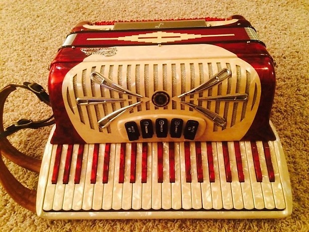 Rivoli little cheap maestro accordion