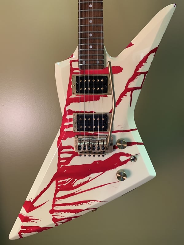 Aria Pro II ZZ Custom 1985 White with Red Blood Splatter