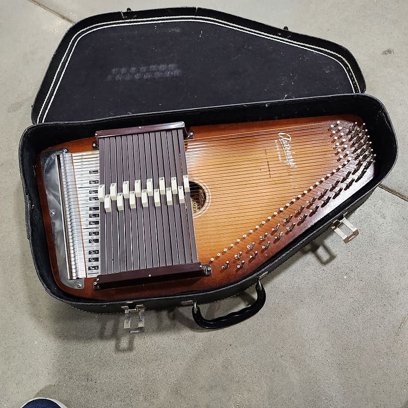 Oscar Schmidt Autoharp Sunburst 15 chord with case made in Reverb