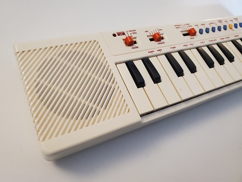 Casio PT-10 29-Key Mini Synthesizer with original box