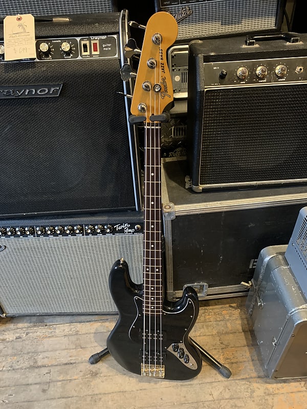 Fender Modern Player Jazz Bass