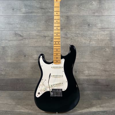 Fender Standard Stratocaster Left-Handed (1983 - 1984)