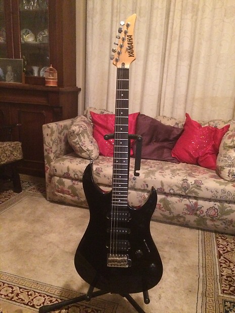 YAMAHA RGX 121D ELECTRIC GUITAR BLACK