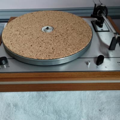 Thorens TD165 turntable in excellent condition - 1980's image 1