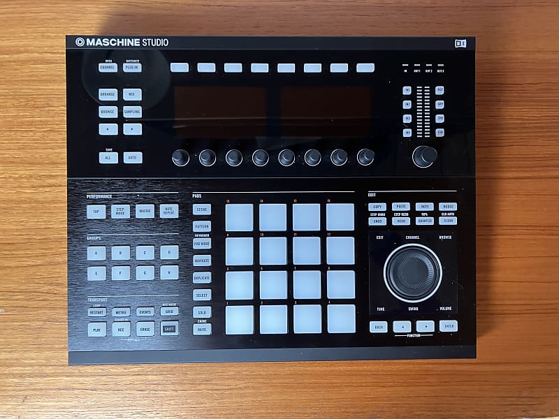 Native Instruments Maschine Studio | Reverb