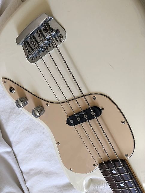 Squier Vista Musicmaster Bass