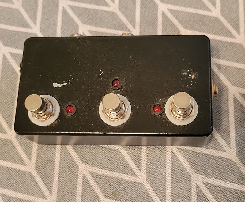 Simple Switch Bypass Switch 3 Channel - Black | Reverb