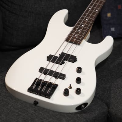 charvel ベース CHARVEL (シャーベル) エレキベース San Dimas 順反り有 動作