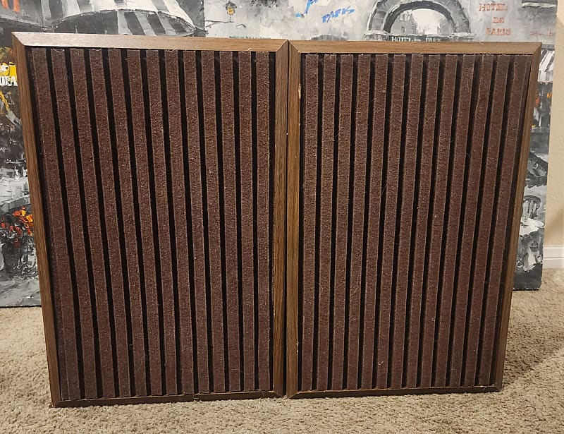 Sony or KLH Vintage 1980s speakers 1980 - Wood grain  			