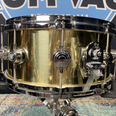 DW - 14x6.5" Collector's Series, Bell Brass Snare Drum, Immaculate 2015-2016 - Brass image 6