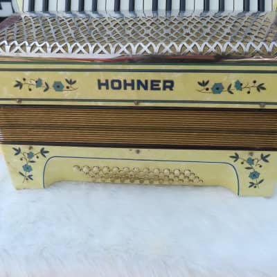 HOHNER VINTAGE 48 BASS ORNATE PEARL ACCORDION RARE CLEAN SERVICED image 4