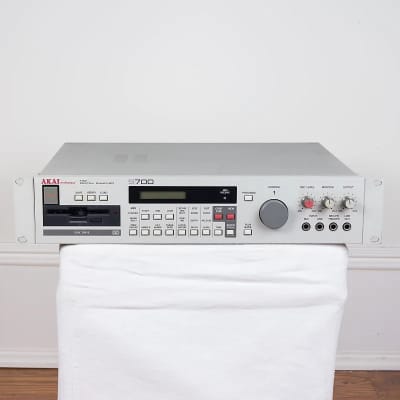 Akai S700 MIDI Digital Sampler w/ ASK70 expansion Board