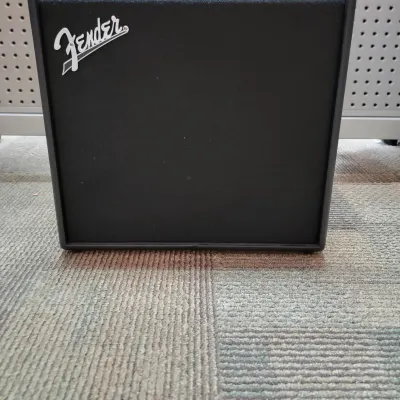 Fender Mustang LT50 Digital Modeling Amp Bundle with Fender MGT-4