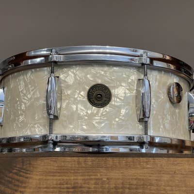 1950's Gretsch BroadKaster 5.5x14 White Marine Pearl 3-Ply Snare Drum 4157 image 4
