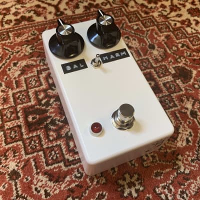 Dirty Sock Effects Harmonic Percolator Clone White Reverb