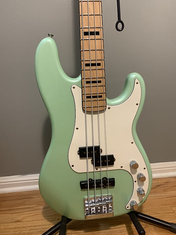 ベース Fender USA Fender Precision Bass Special FENDER U.S.A. Special Precision Bass - What To Know & Where