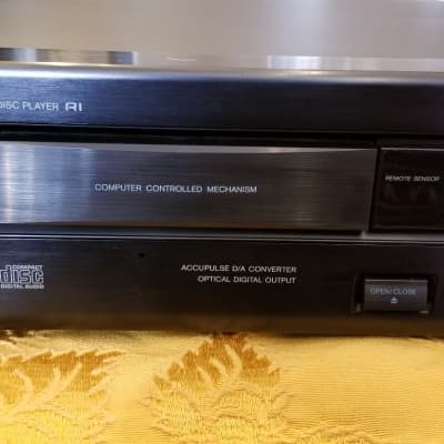 Onkyo DX-703 Compact Disc Player  Black image 3