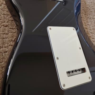 Fender Stratocaster (MIM) Black With White Pickguard Player Series image 8