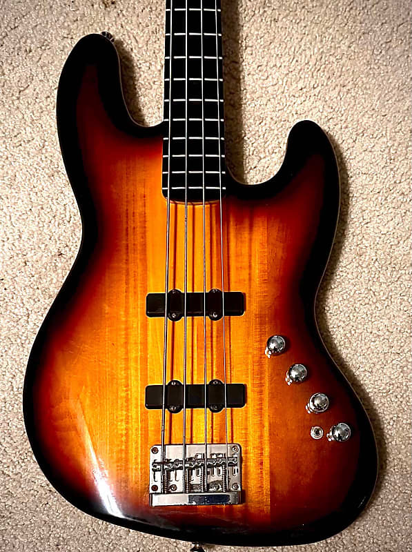 Squier deluxe jazz bass iv active hotsell