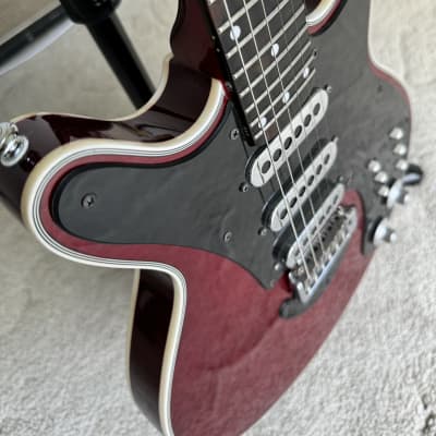 Brian May Signature Special - Red (Including Hard Case) image 5