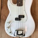 Fender Player Precision Bass with Pau Ferro Fretboard 2018 - Present Polar White
