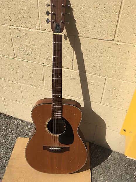 Suzuki cheap f90 guitar