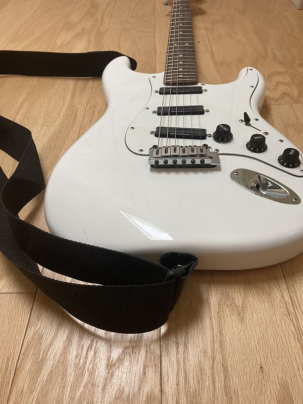 Squier Deluxe Stratocaster Hot Rails | Reverb