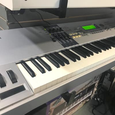 Yamaha Motif ES8 Digital Workstation Keyboard (Consignment)