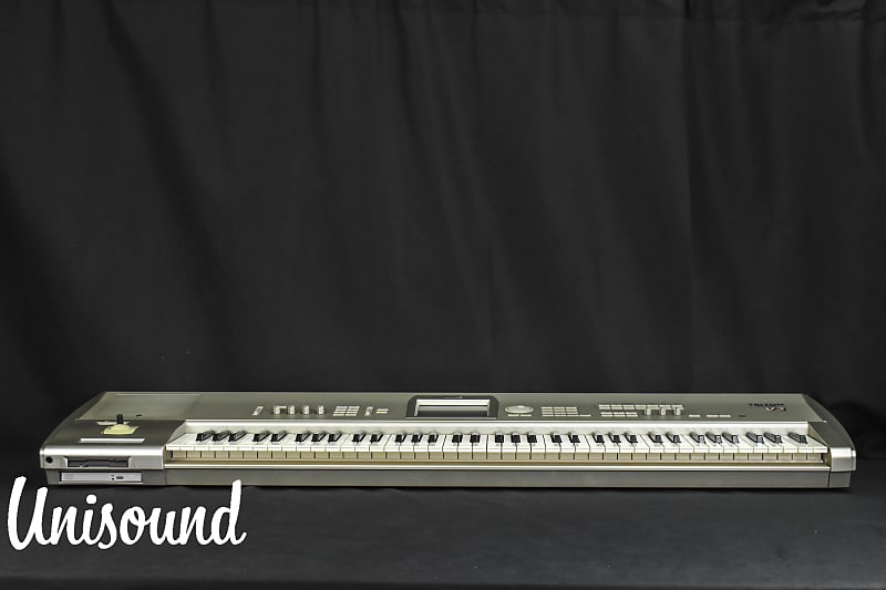 KORG TRITON V2 シンセサイザー 希少動作良好です！！KORG名機「TRITON STUDIO V2」(61鍵盤