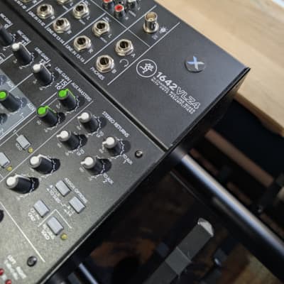 Mackie 1642VLZ4 16-Channel Mic / Line Mixer image 6