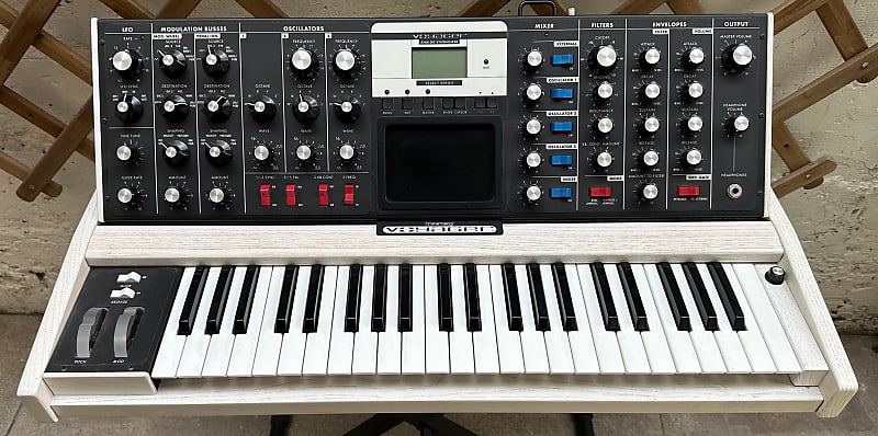 Moog Minimoog Voyager Select Series 44-Key Monophonic Synthesizer
