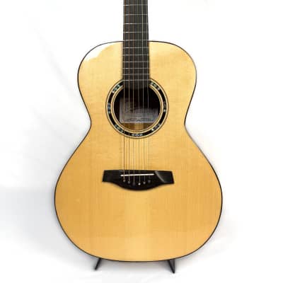 Michael Anthony Acoustic Guitar with L-00 Specs. A Perfect L-00 size. By a superb luthier image 5