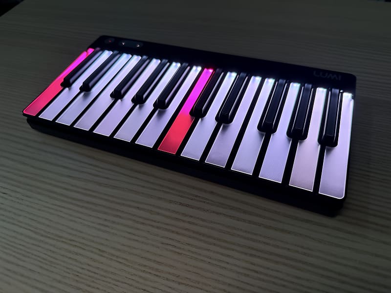 ROLI Lumi Keys MIDI Keyboard with Blue Snap Case | Reverb ROLI Lumi Keys MIDI Keyboard with Blue Snap Case | Reverb