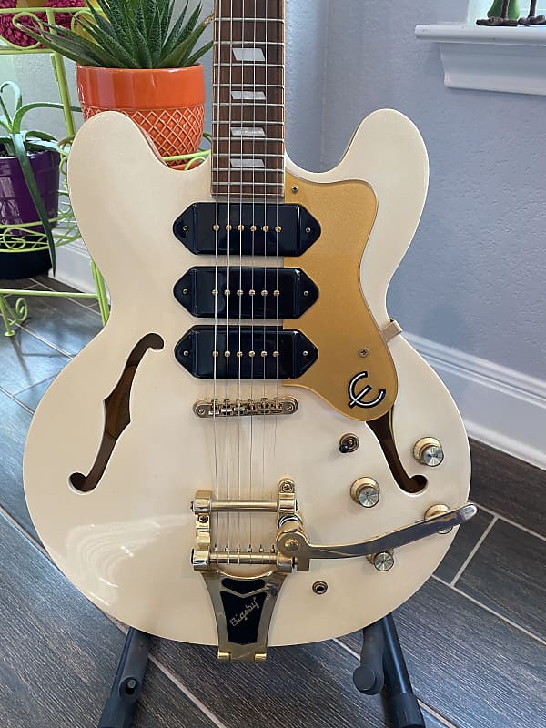 Epiphone riviera deals white