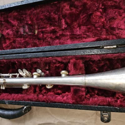 Elkhart Cavalier metal clarinet, USA, Silver-finish with