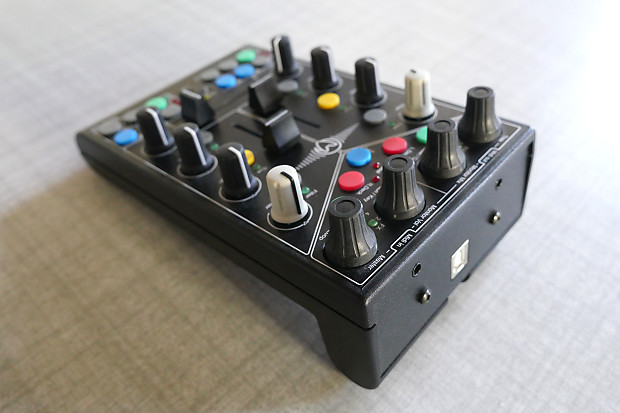 Faderfox DJ44 【超レア】DJコントローラー Faderfox DJ44 Midi Controller - YouTube