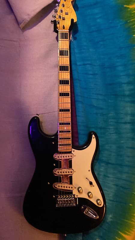 N/A Stratocaster-style Partscaster N/A - Gloss transparent midnight turquoise flame maple veneer image 1